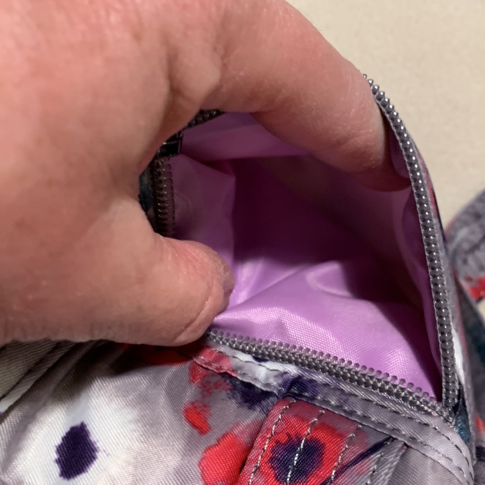 BNWOT. lug purse - Picture 7 of 9
